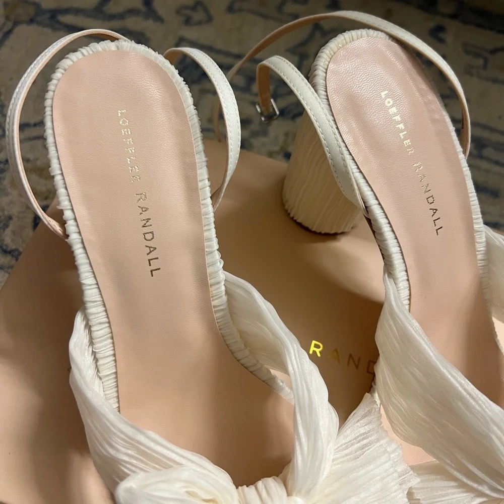Loeffler Randall Pearl White Camellia Bow Sandals Heels size 10 - Picture 4 of 7